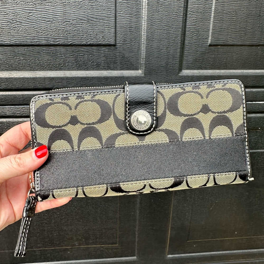 Vintage Coach Black and Tan Wallet